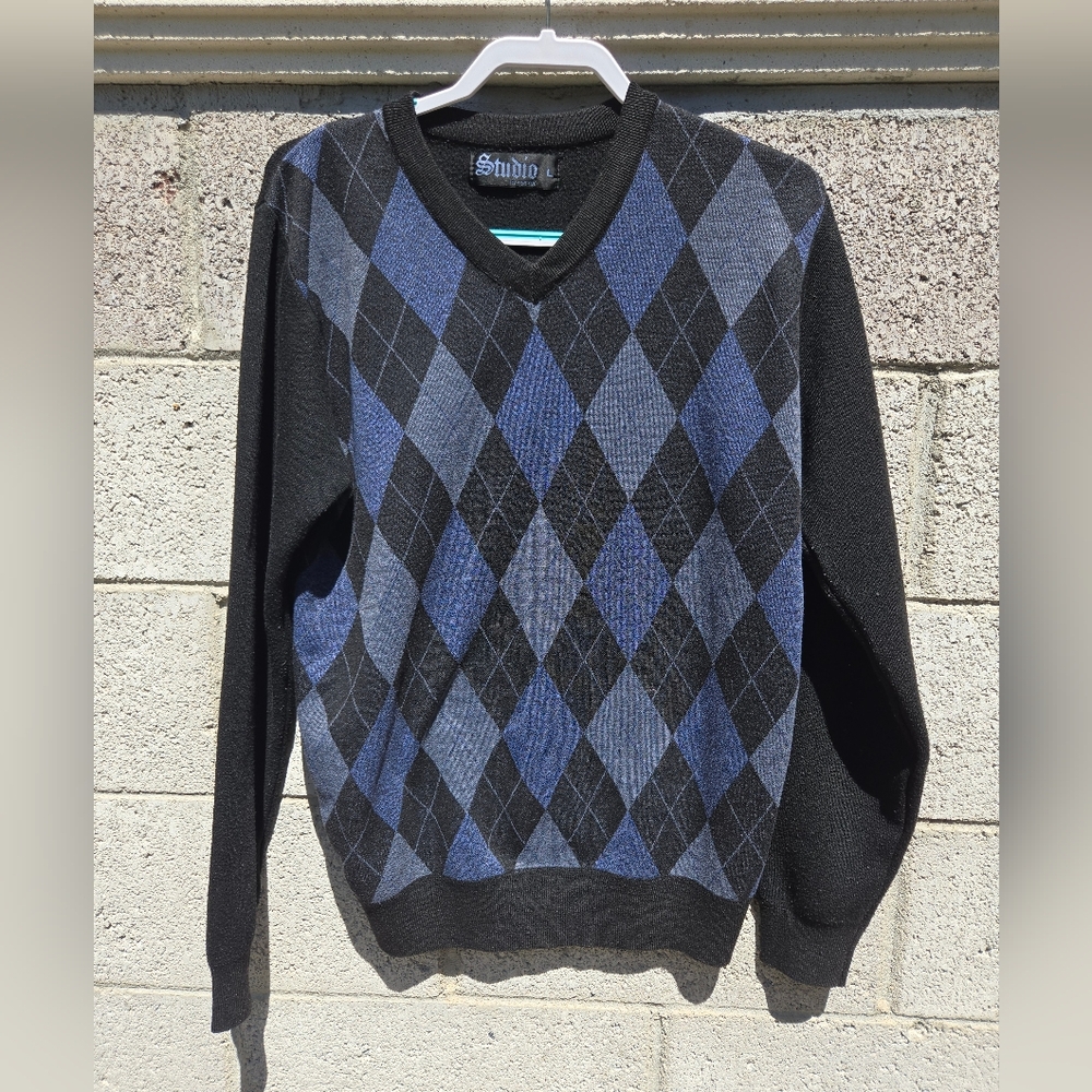 Omega Men's V-Neck Argyle Sweater: Black and Blue